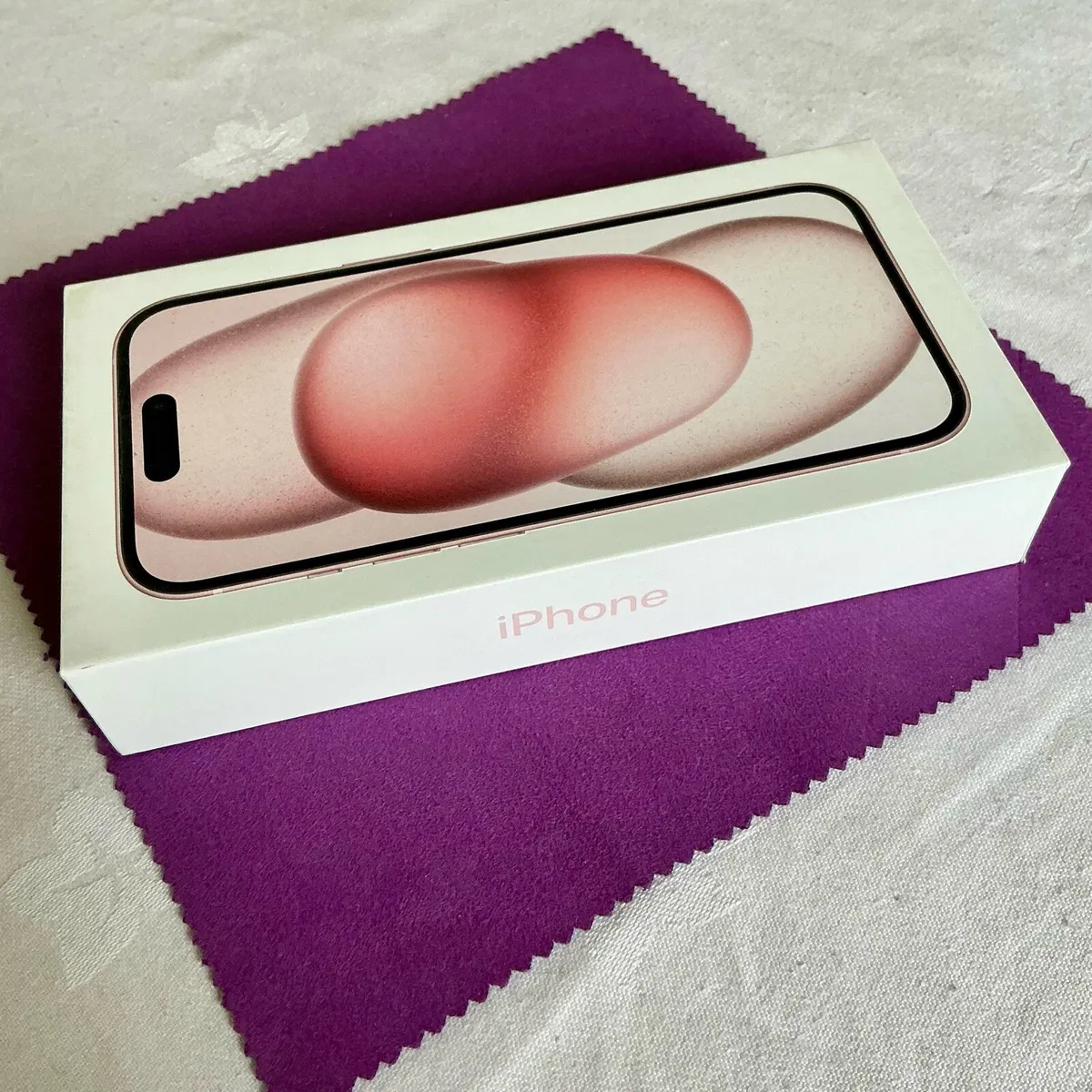 iPhone 15 Pink 128GB - Image 3