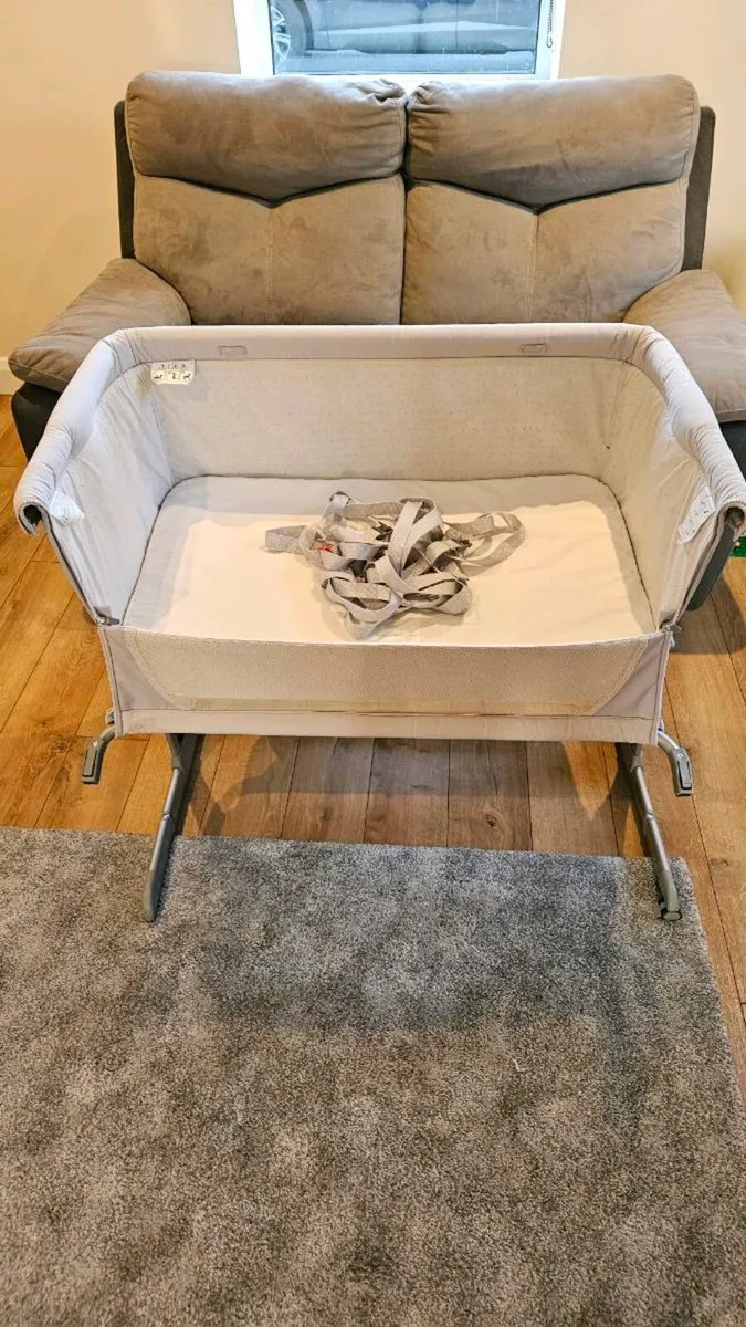 Chicco Next to Me Bedside Cot & Sleepyhead Insert - Image 2