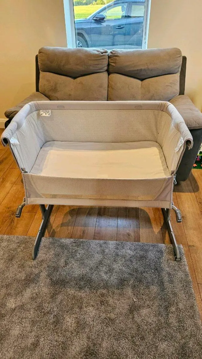 Chicco Next to Me Bedside Cot & Sleepyhead Insert - Image 4