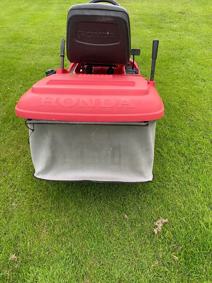 Honda 2417 ride on mower - Image 2