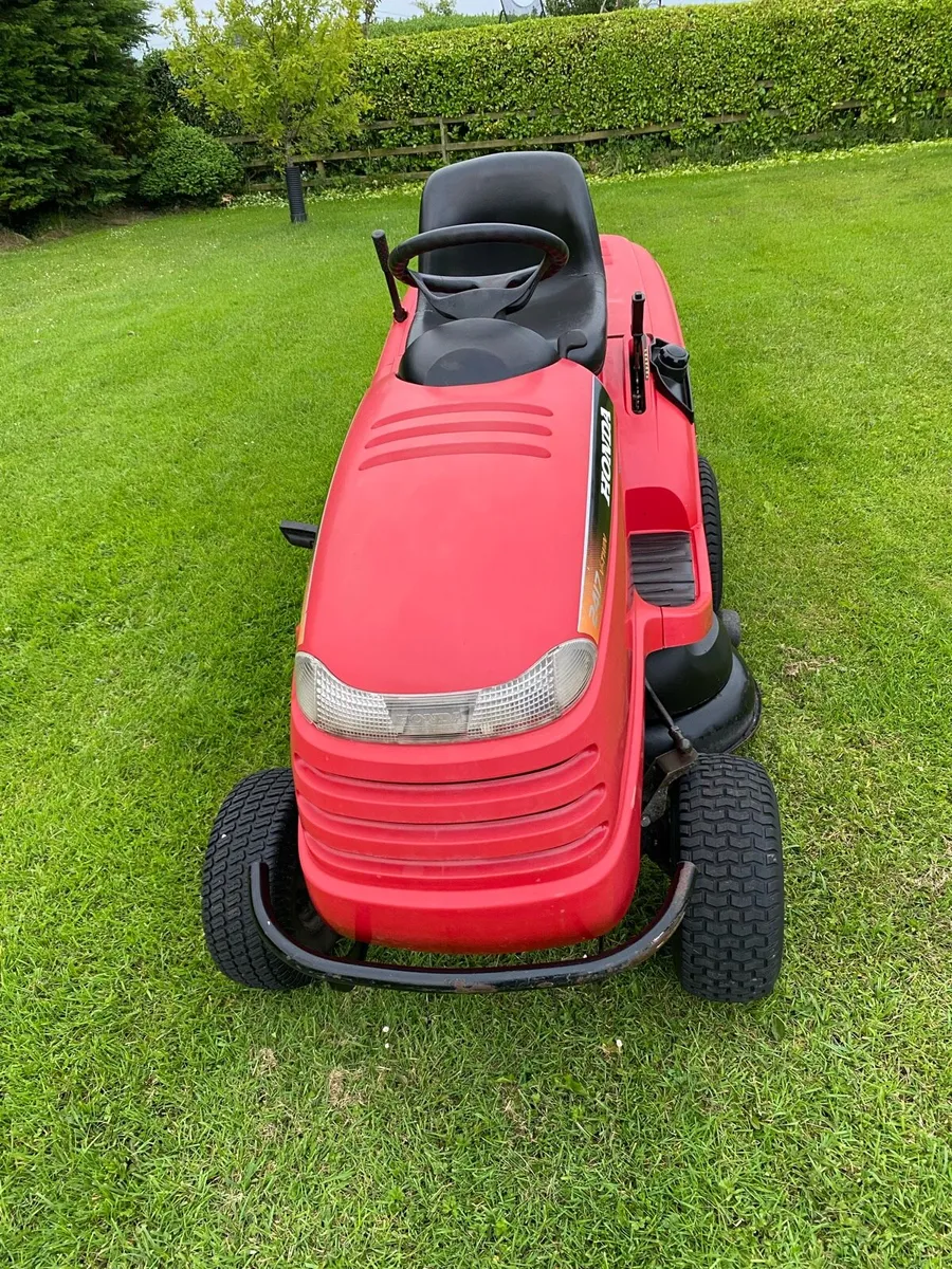 Honda 2417 ride on mower - Image 3