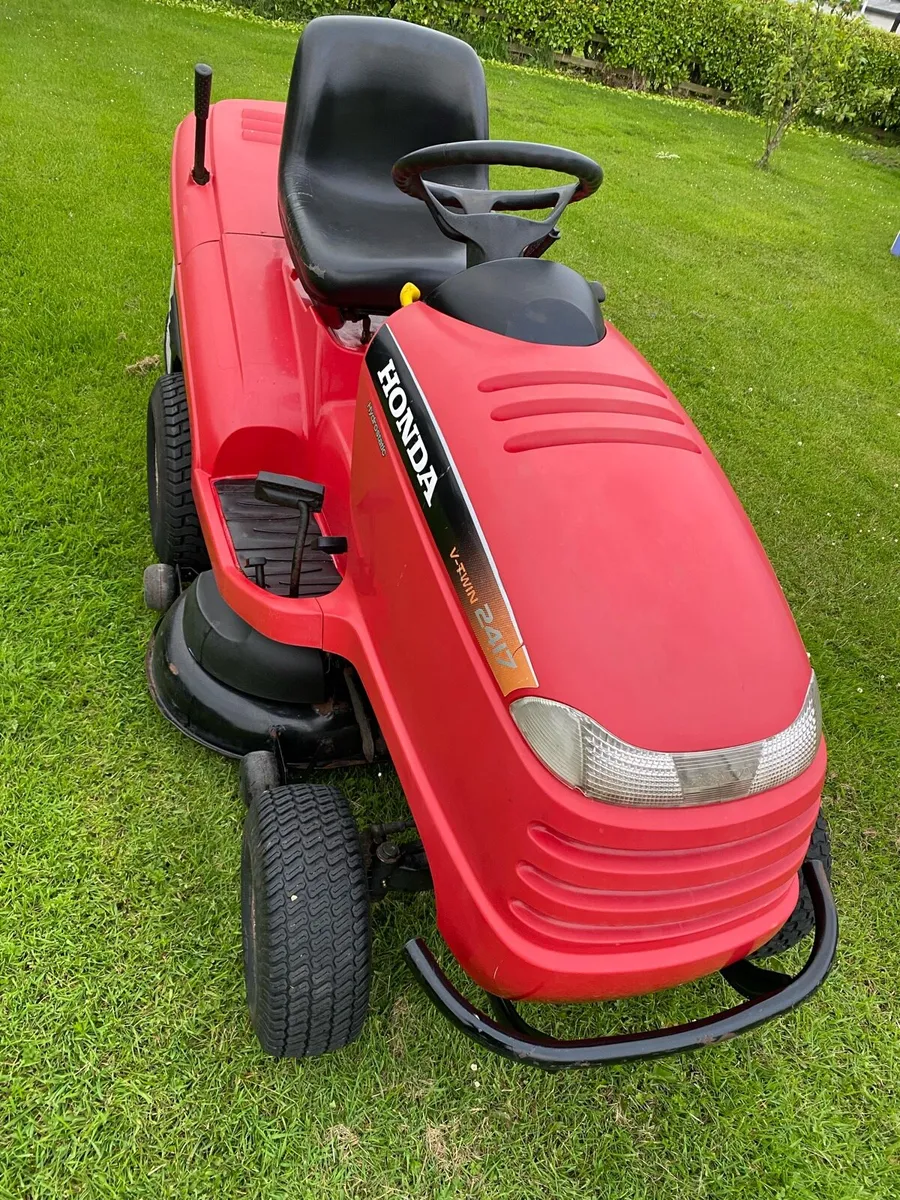Honda 2417 ride on mower - Image 4