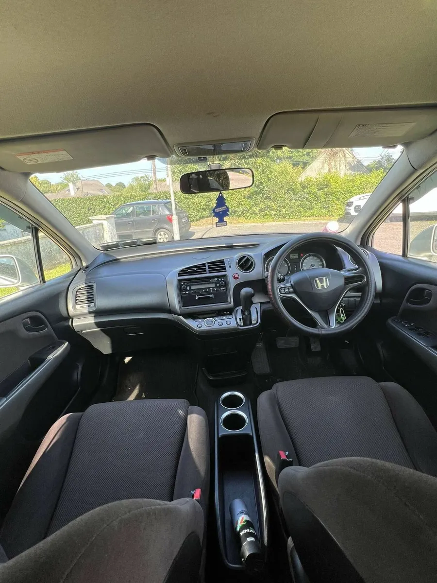 Honda Stream 2006 - Image 2