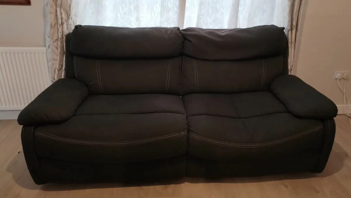 2 reclining Couchs - Image 2