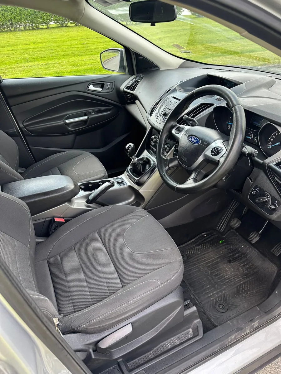 Ford Kuga 2015 Cvrt4/2026 - Image 4
