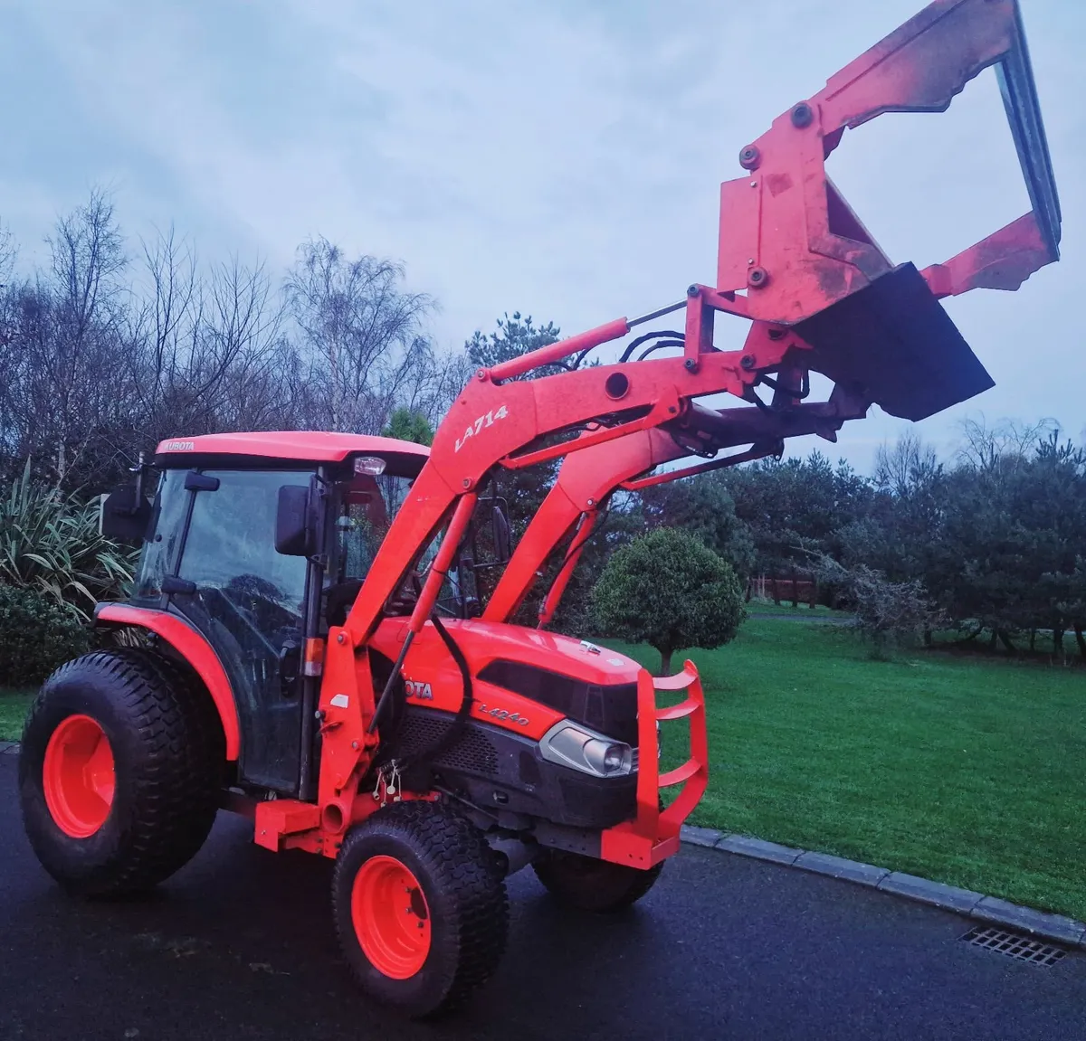 Kubota Compact Tractor 4 in 1 Loader - Image 3