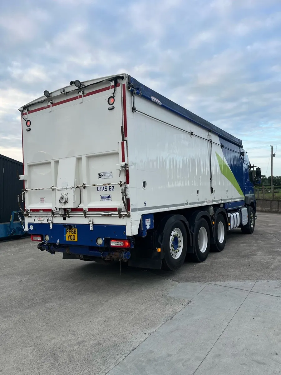 2019 Volvo FM Bulk Blower - Image 4