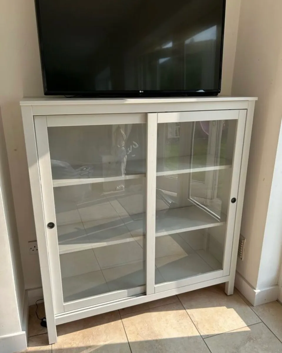 Hemnes IKEA display cabinet - Image 1