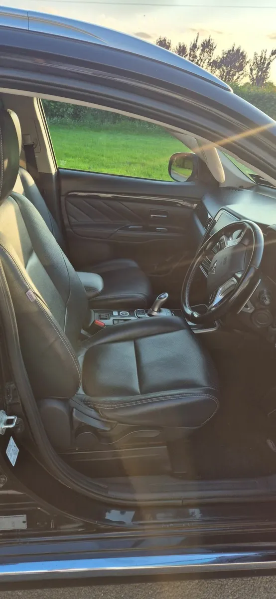 Mitsubishi Outlander 2017 - Image 2