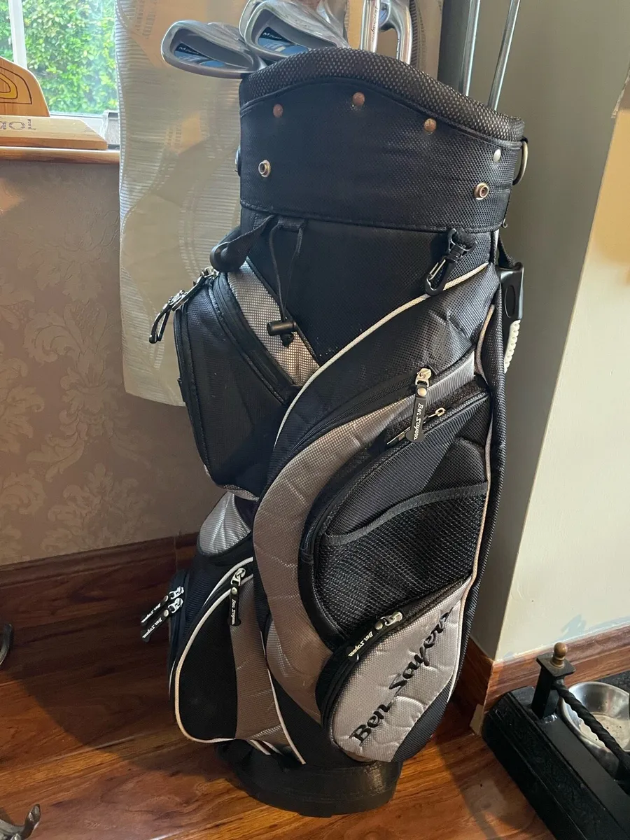 Gold clubs - Image 1