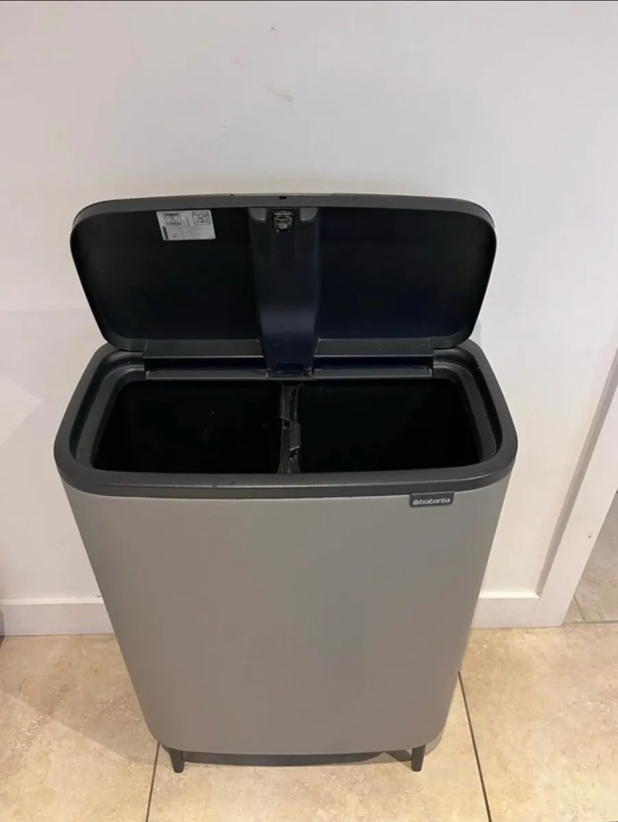 Brabantia Bo Touch Bin - Image 2