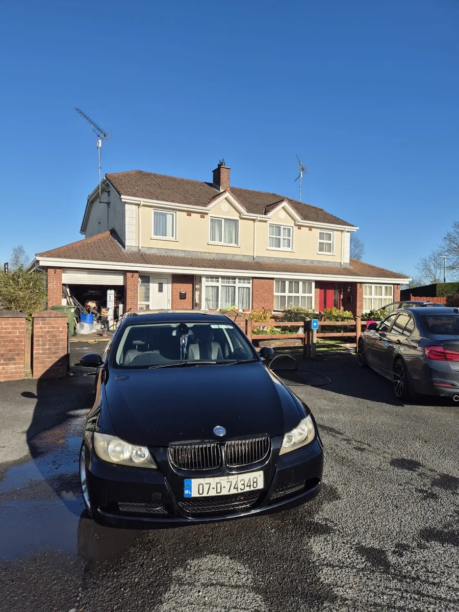BMW E90 2007 - Image 1
