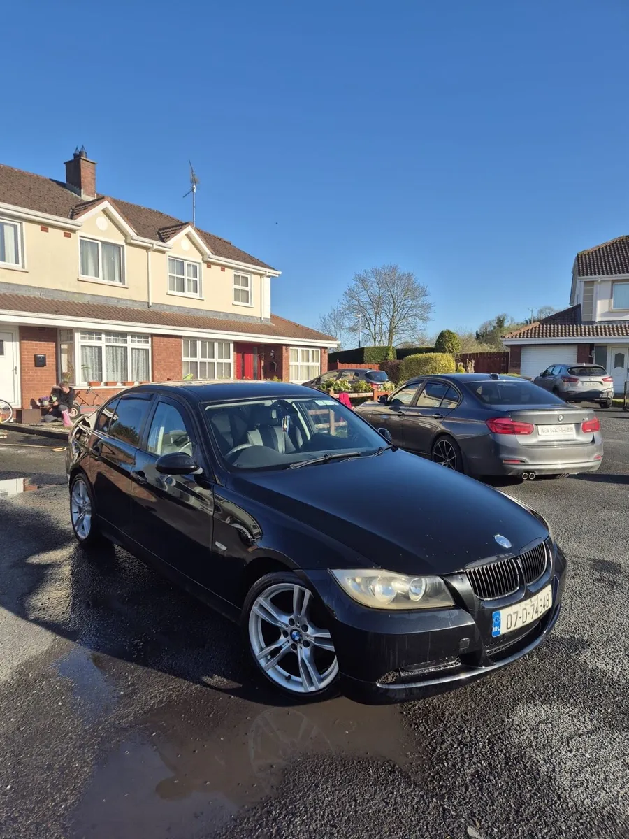 BMW E90 2007 - Image 2