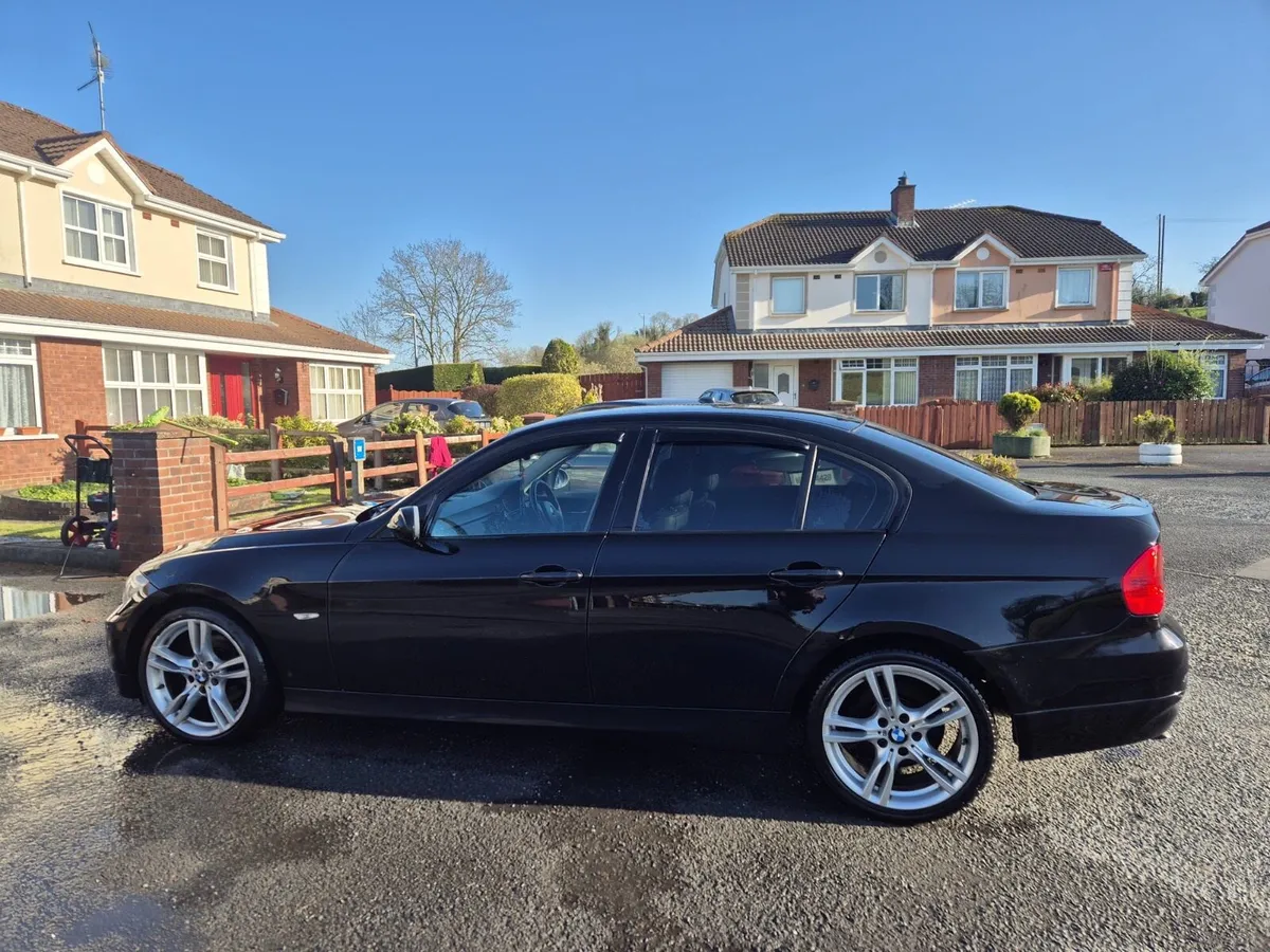BMW E90 2007 - Image 3