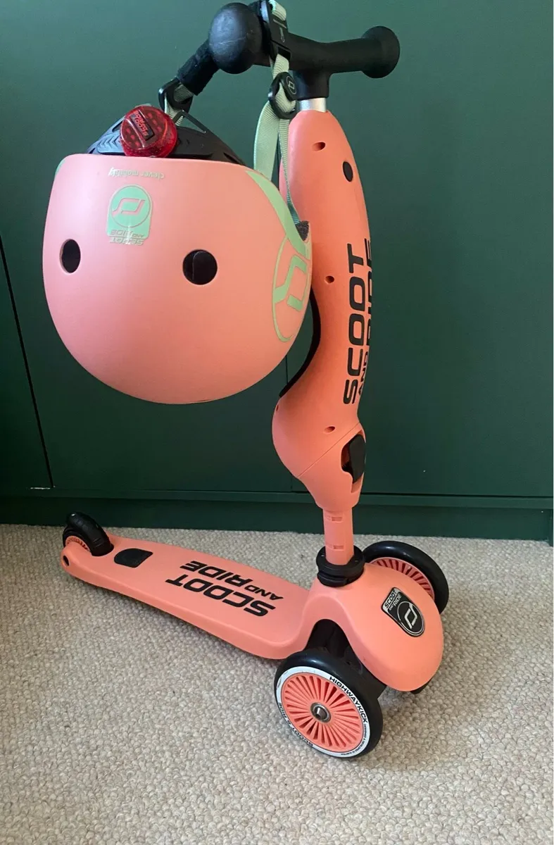 Scoot and Ride Highway Kick 1 Peach and helmet - Image 1