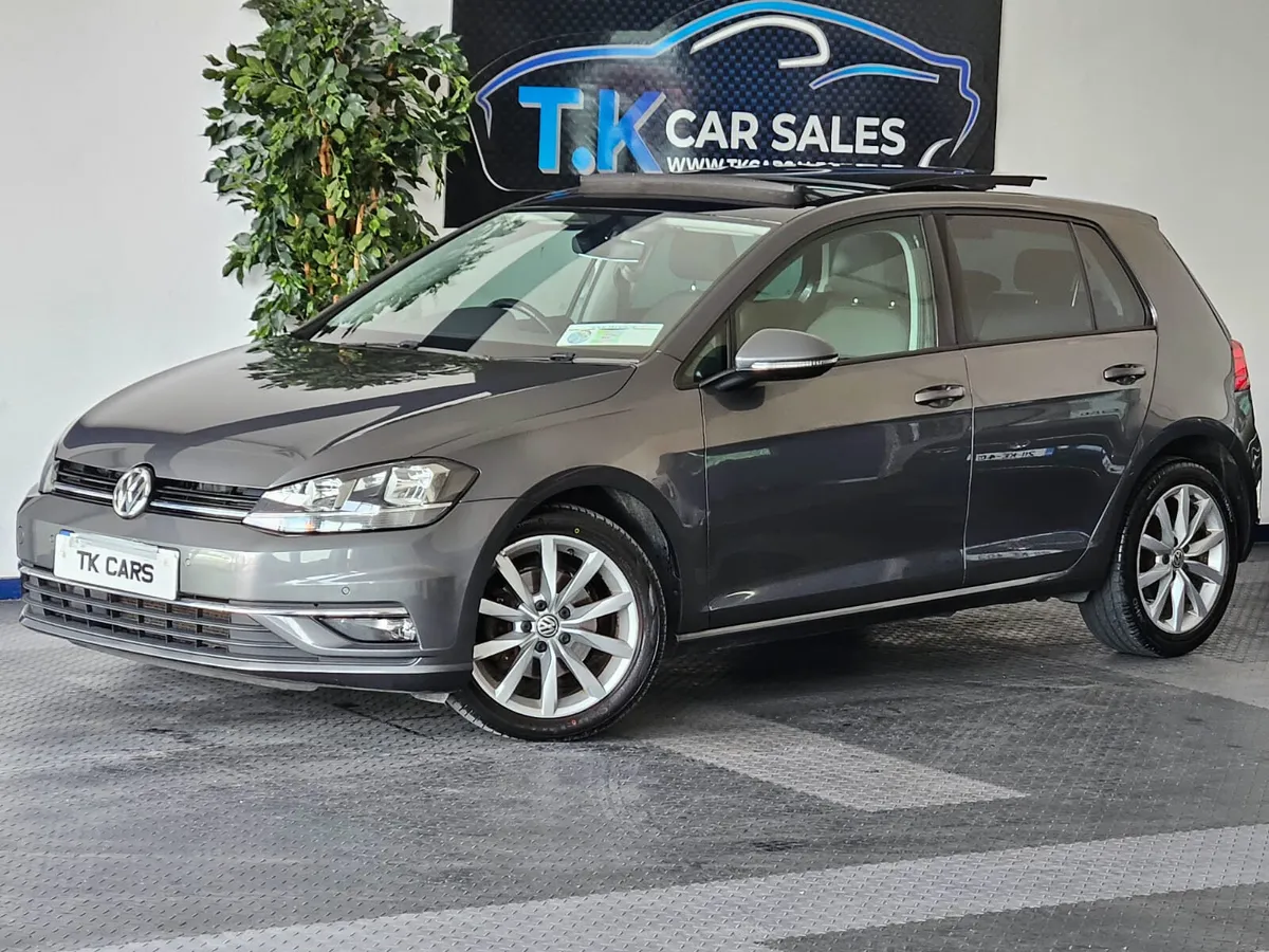 17 VOLKSWAGEN GOLF TRENDLINE PLUS - Image 1