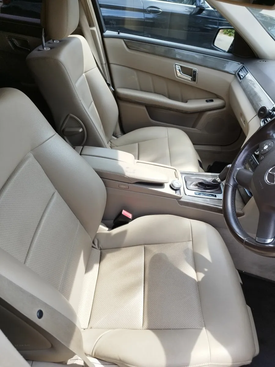 Mercedes-Benz E-Class 2010 - Image 4