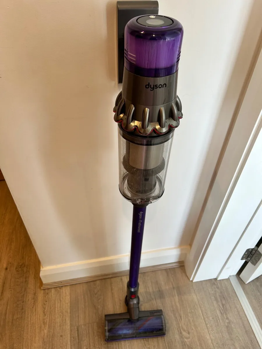 Vacuum cleaner Dyson V11 - Image 1