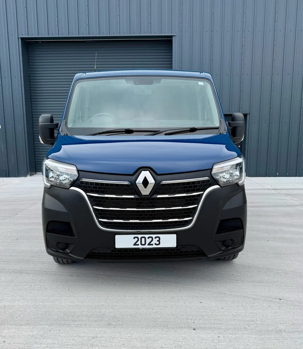 2023 Renault Master Wheelchair Accessible Minibus - Image 2