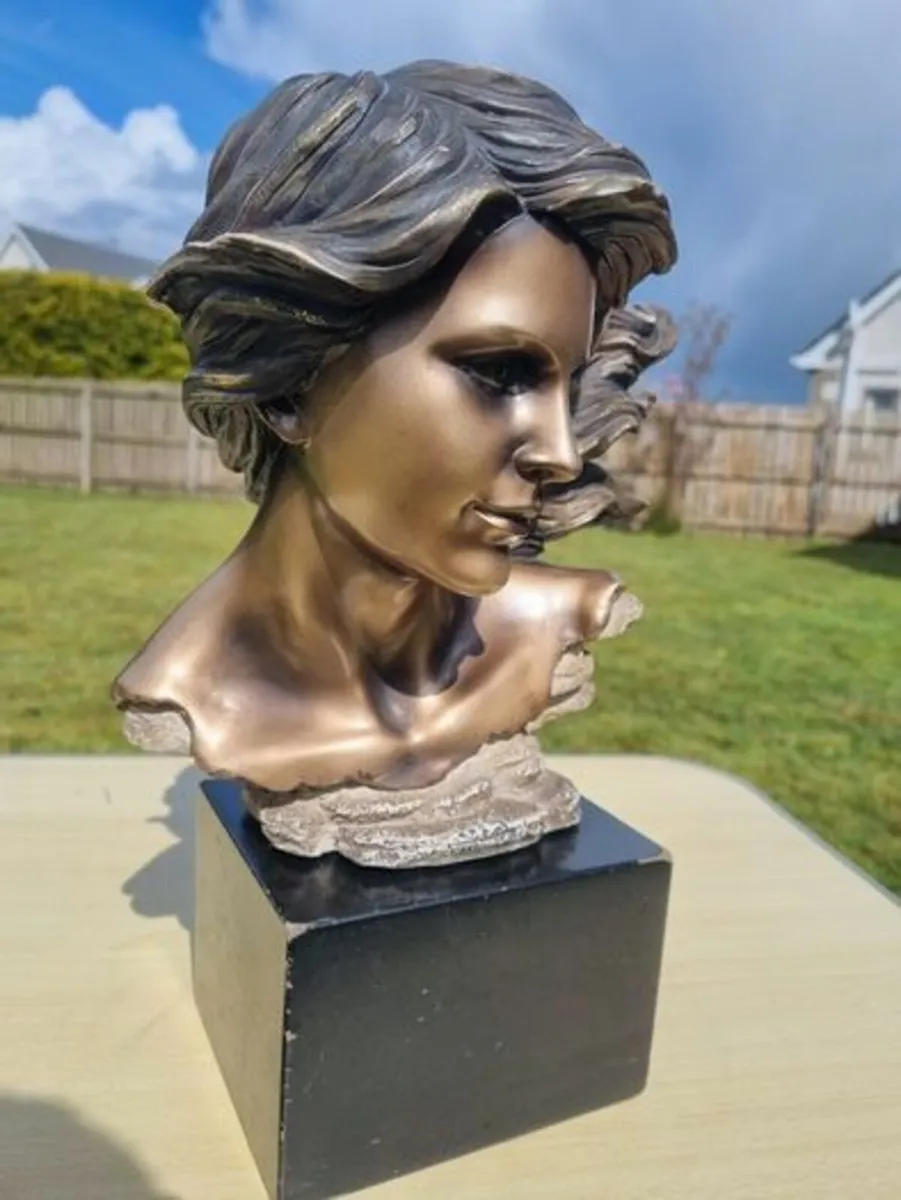 Sculpture of a woman's head - Image 2