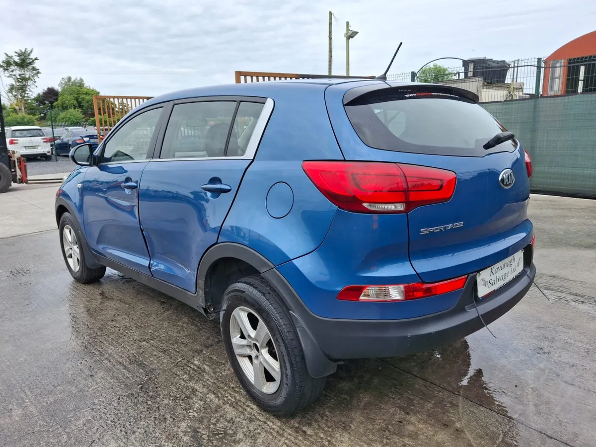 2015 Kia Sportage light damage - Image 2
