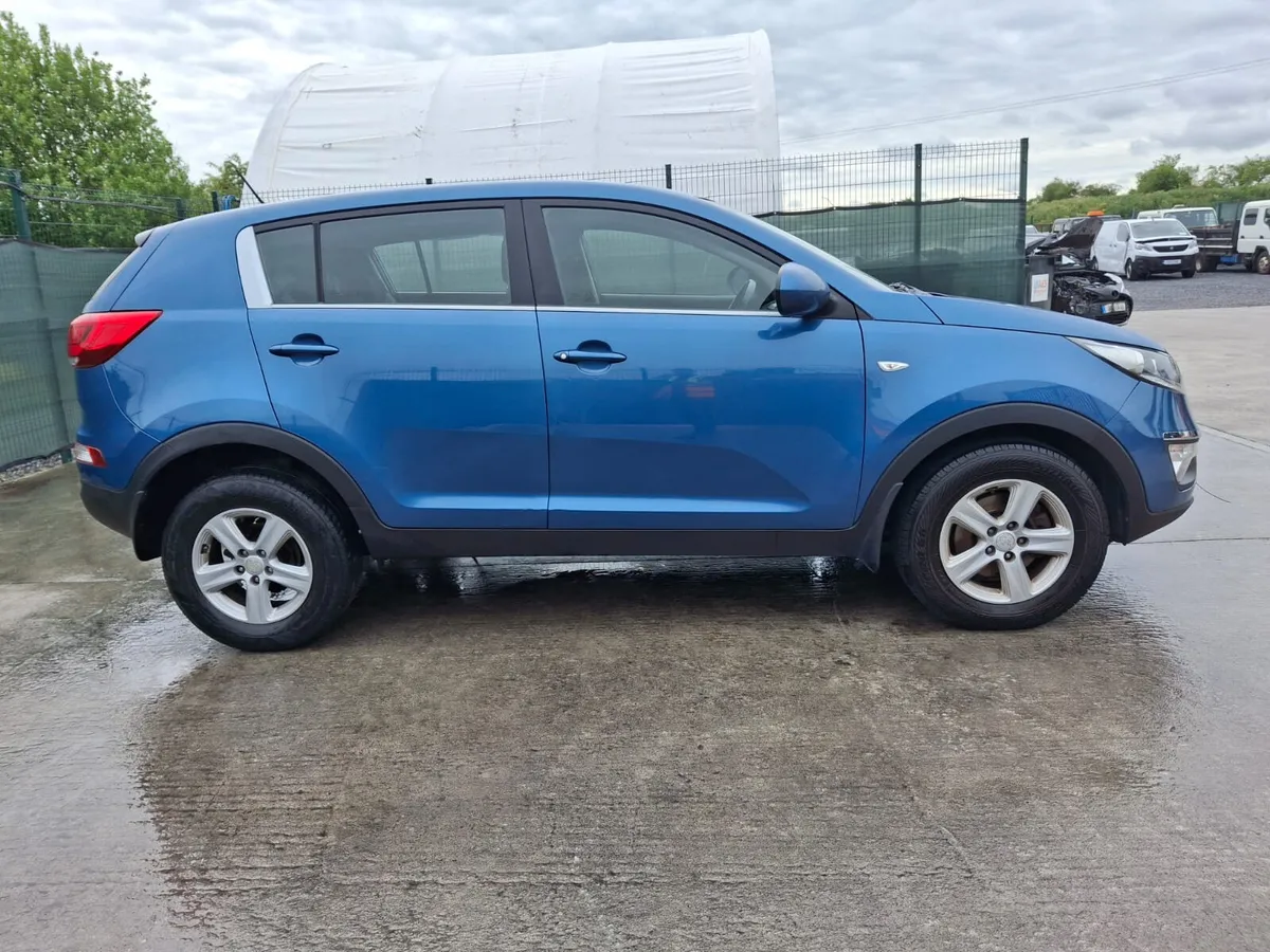 2015 Kia Sportage light damage - Image 4