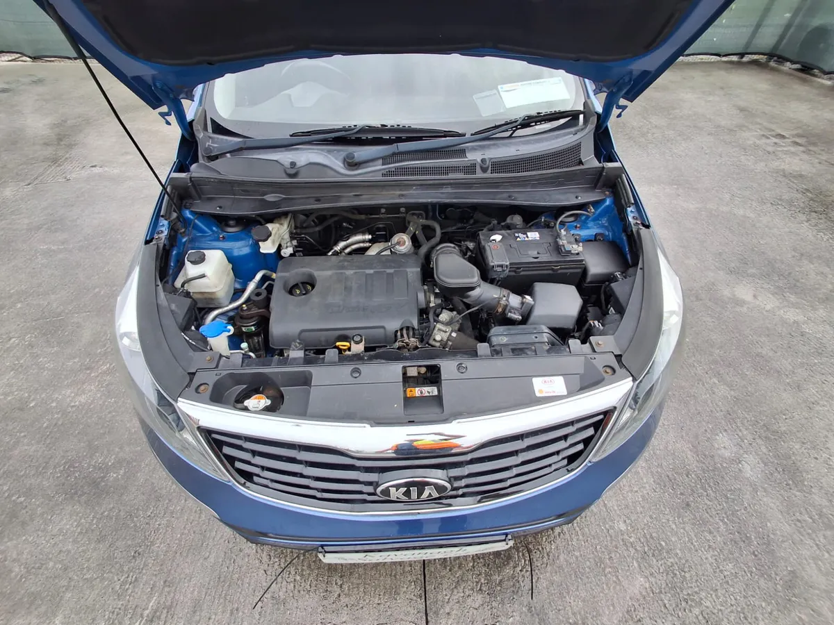 2015 Kia Sportage light damage - Image 4