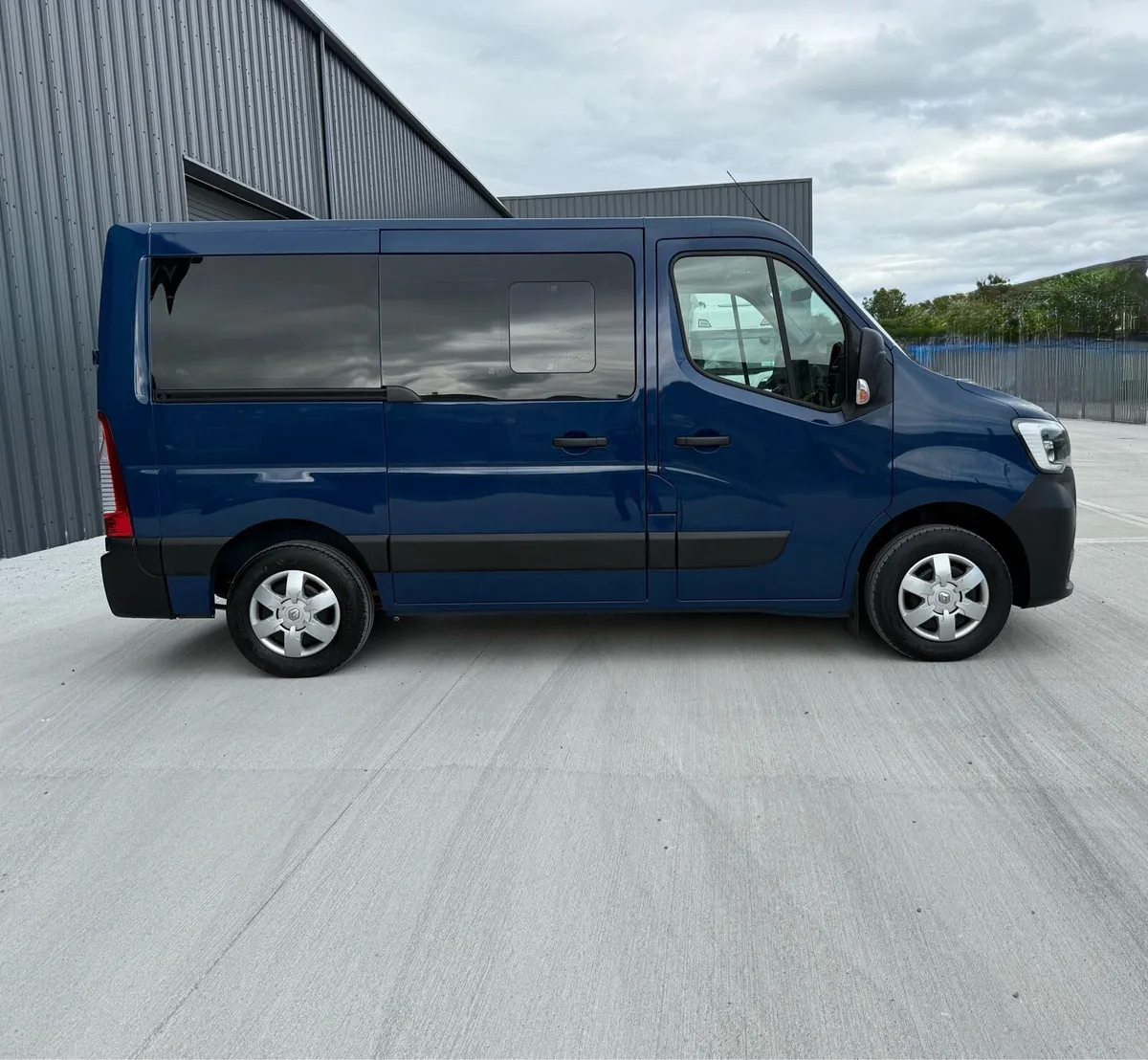 2023 Renault Master Wheelchair Accessible Minibus - Image 3