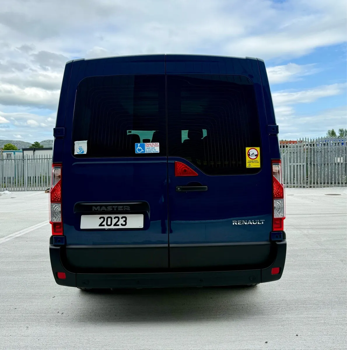 2023 Renault Master Wheelchair Accessible Minibus - Image 4
