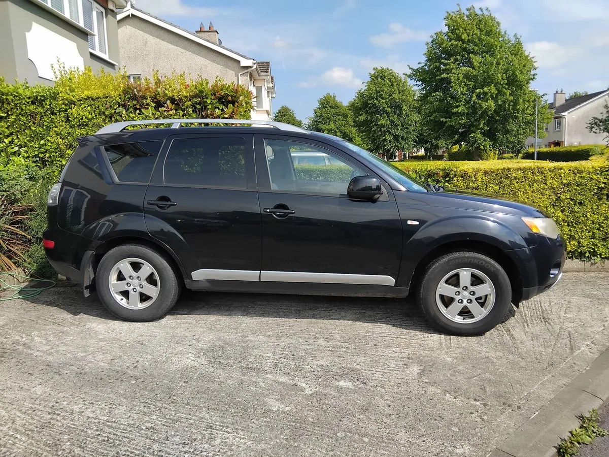 Mitsubishi Outlander - Image 1