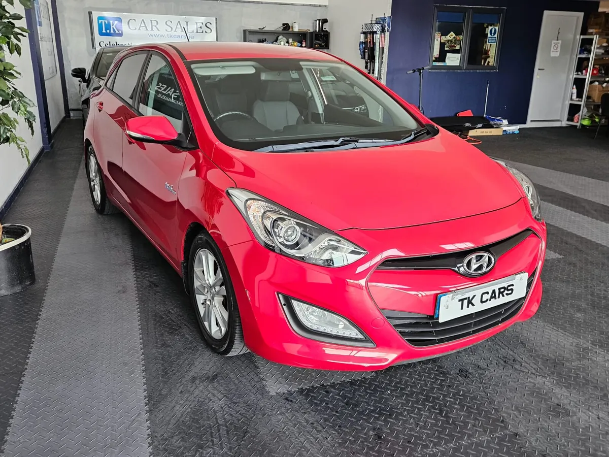 15 HYUNDAI i30 DELUXE DIESEL - Image 3