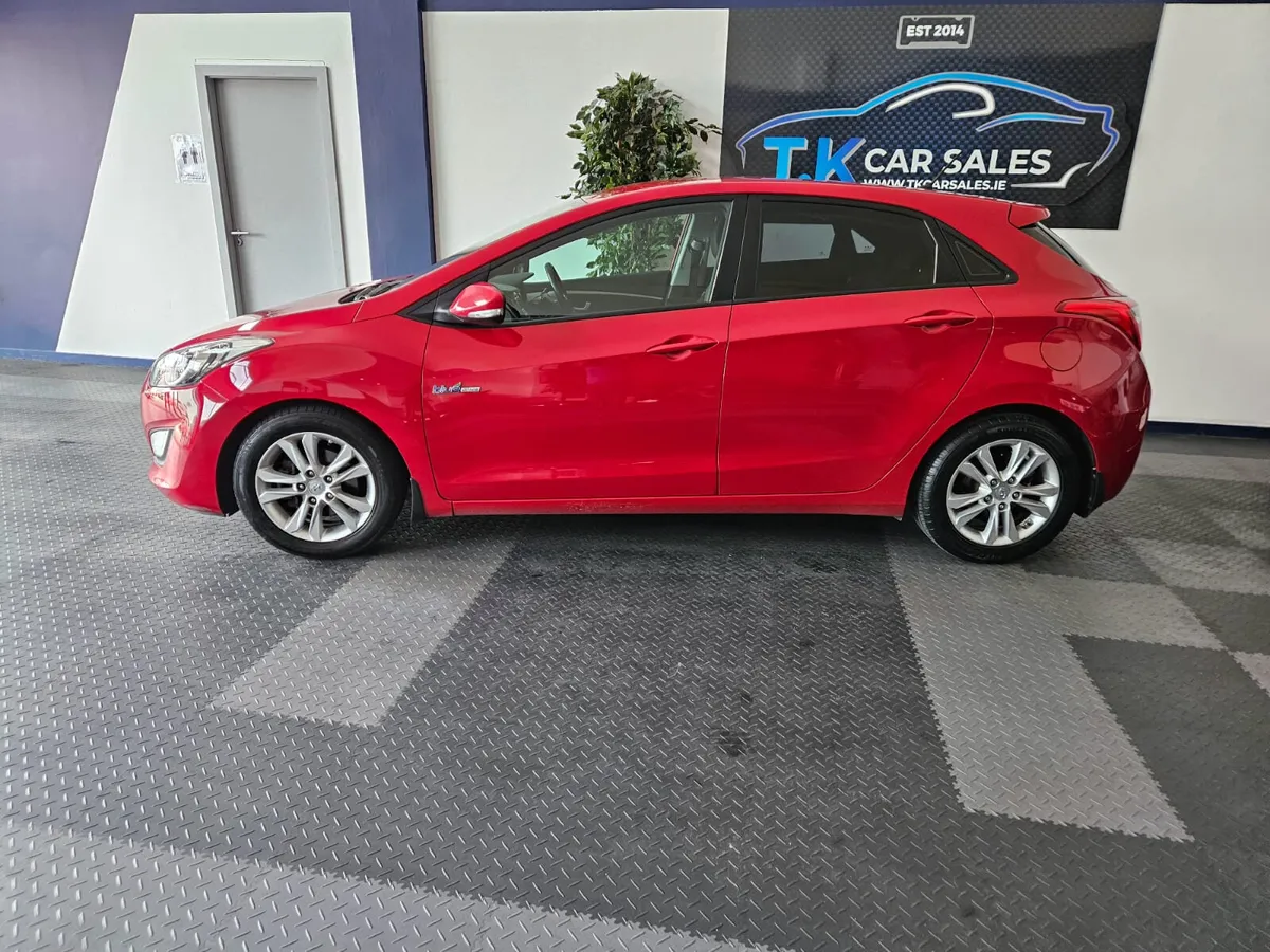 15 HYUNDAI i30 DELUXE DIESEL - Image 4