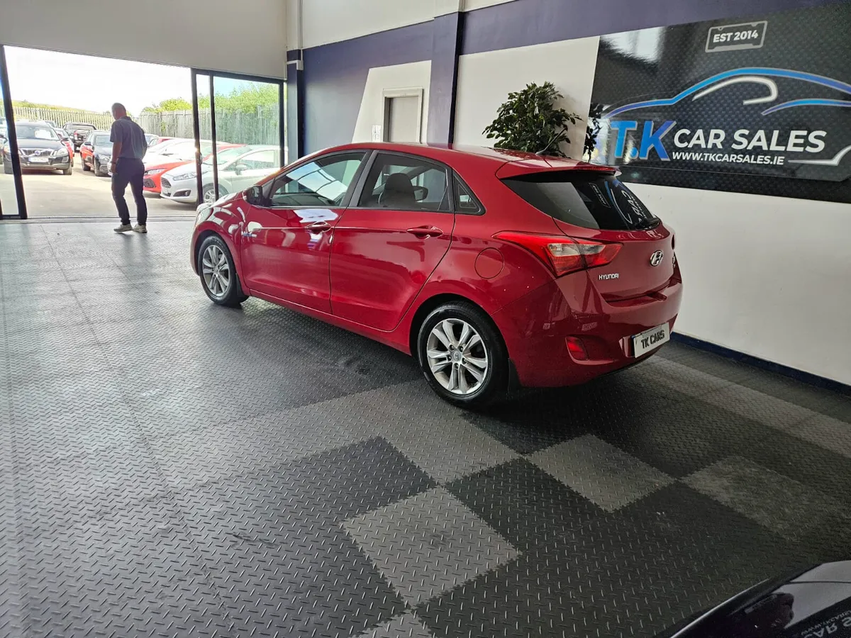 15 HYUNDAI i30 DELUXE DIESEL - Image 2