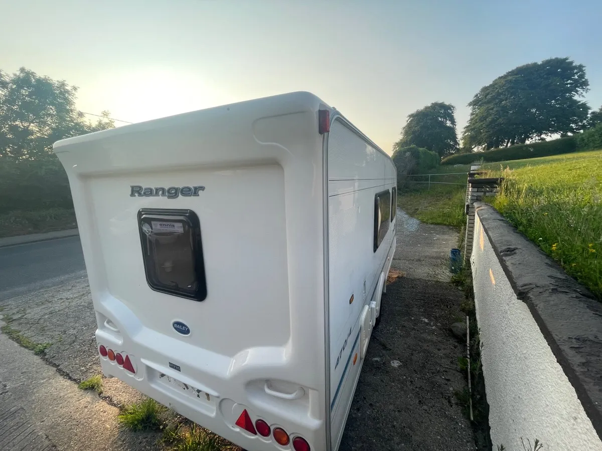 4 birth Caravan - Image 3