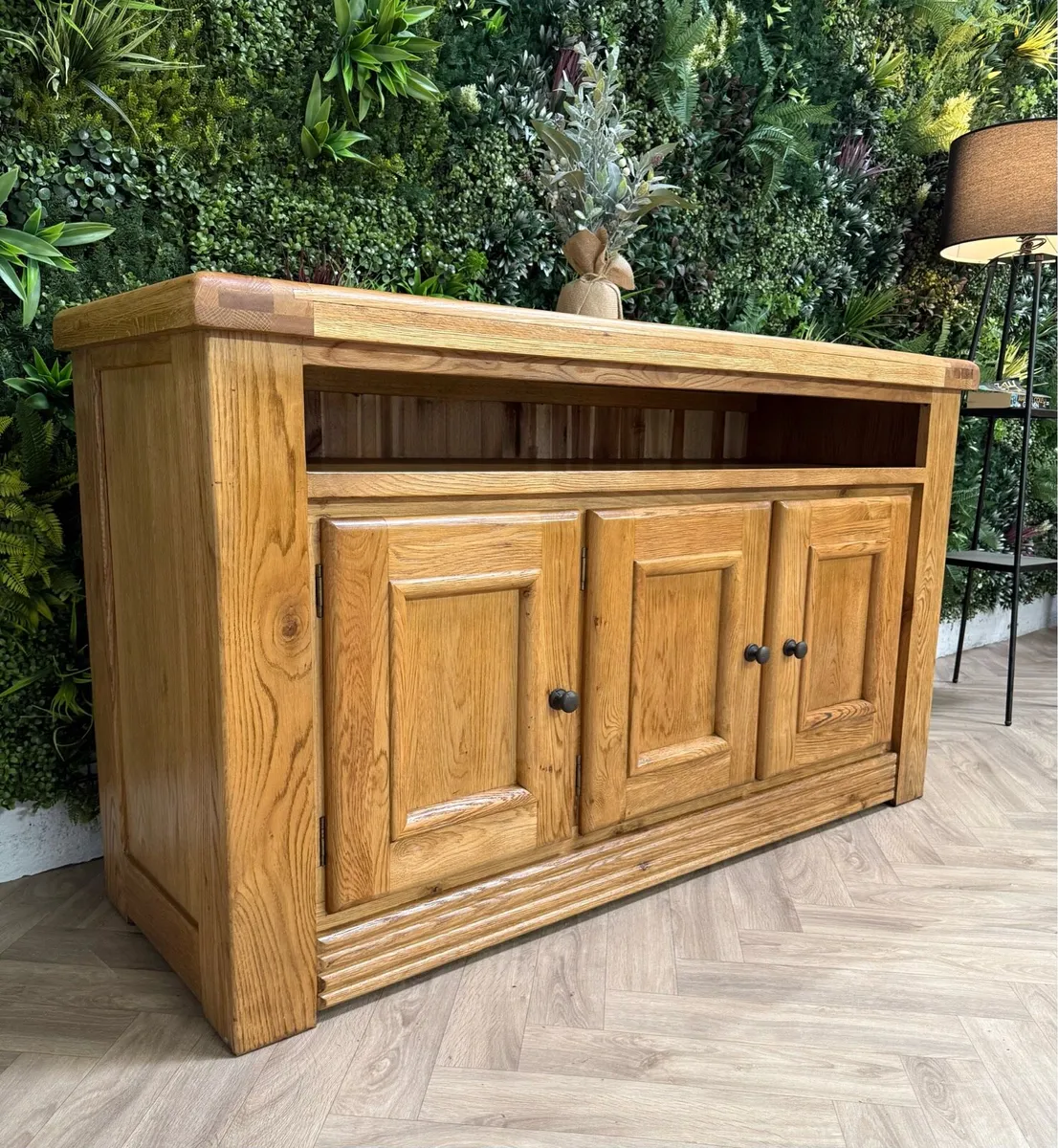 Large Solid oak sideboard - Image 1