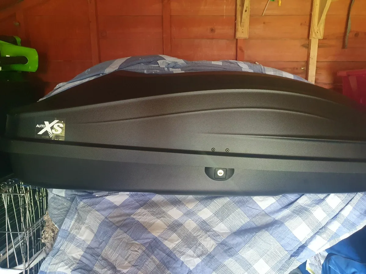 Roof box and bars - Image 2
