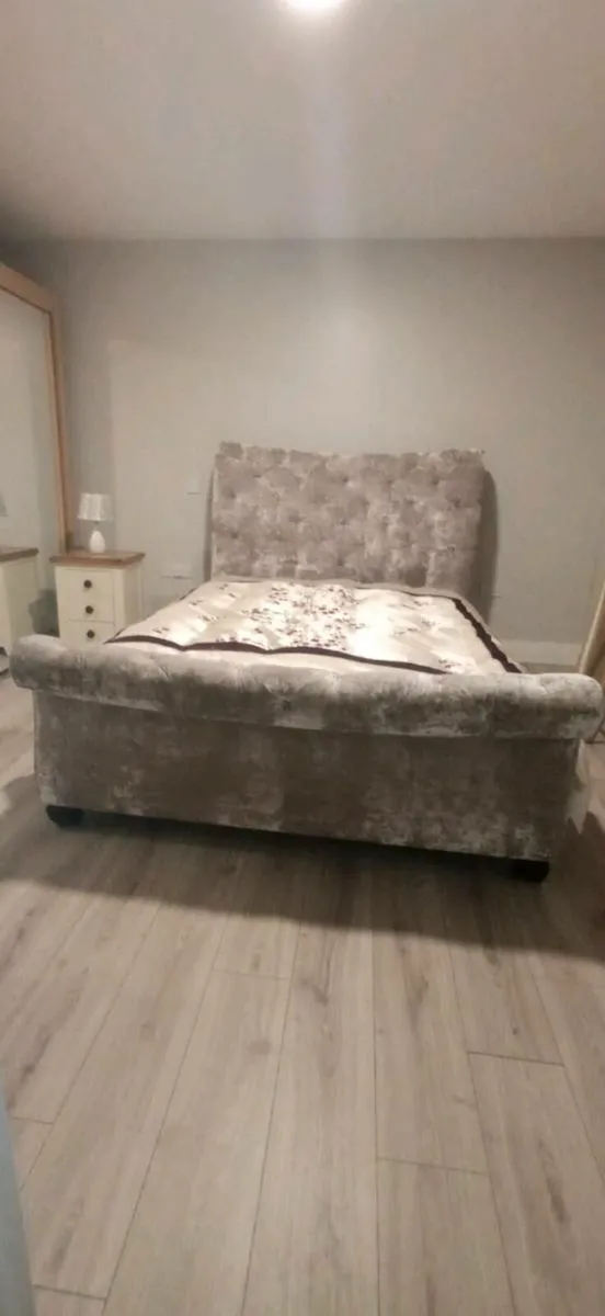 King size bed frame - Image 3