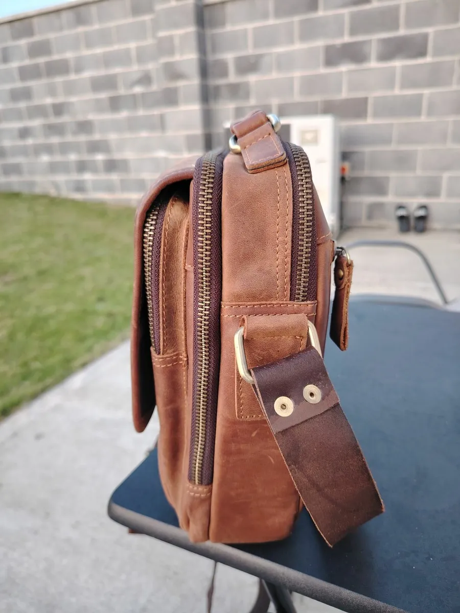 Contacts leather shoulder bag - Image 3