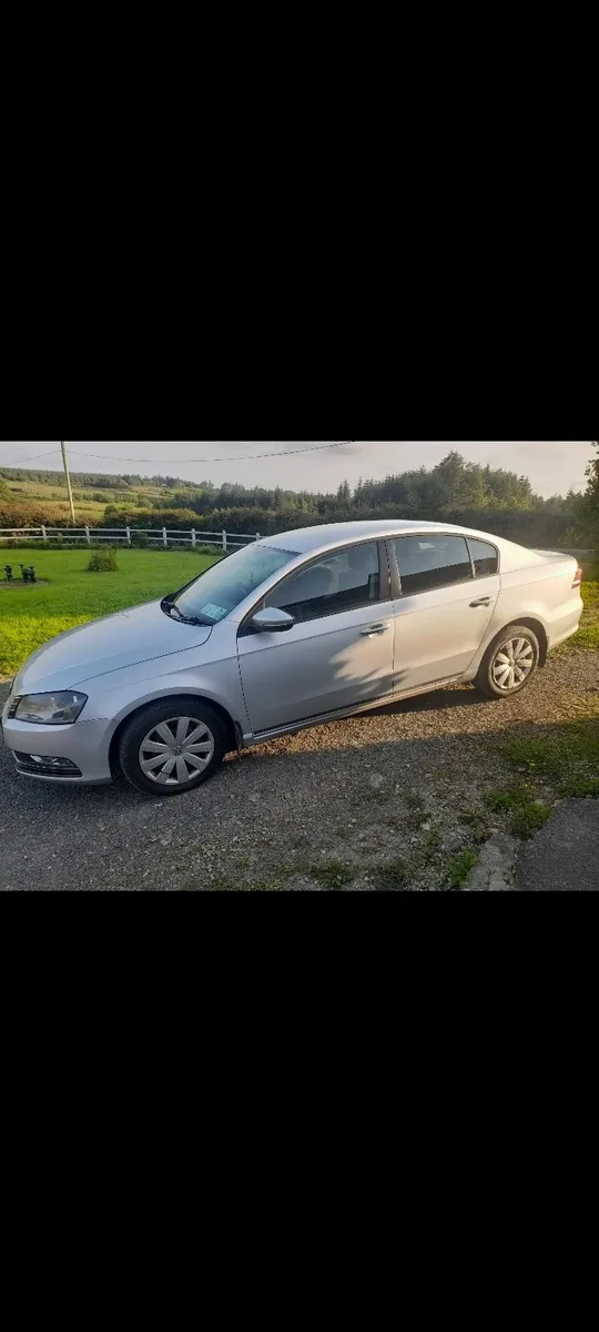 Volkswagen Passat 2012 - Image 2