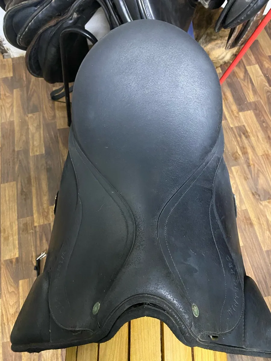 16.5” Wintec black adjustable saddle dressage - Image 2