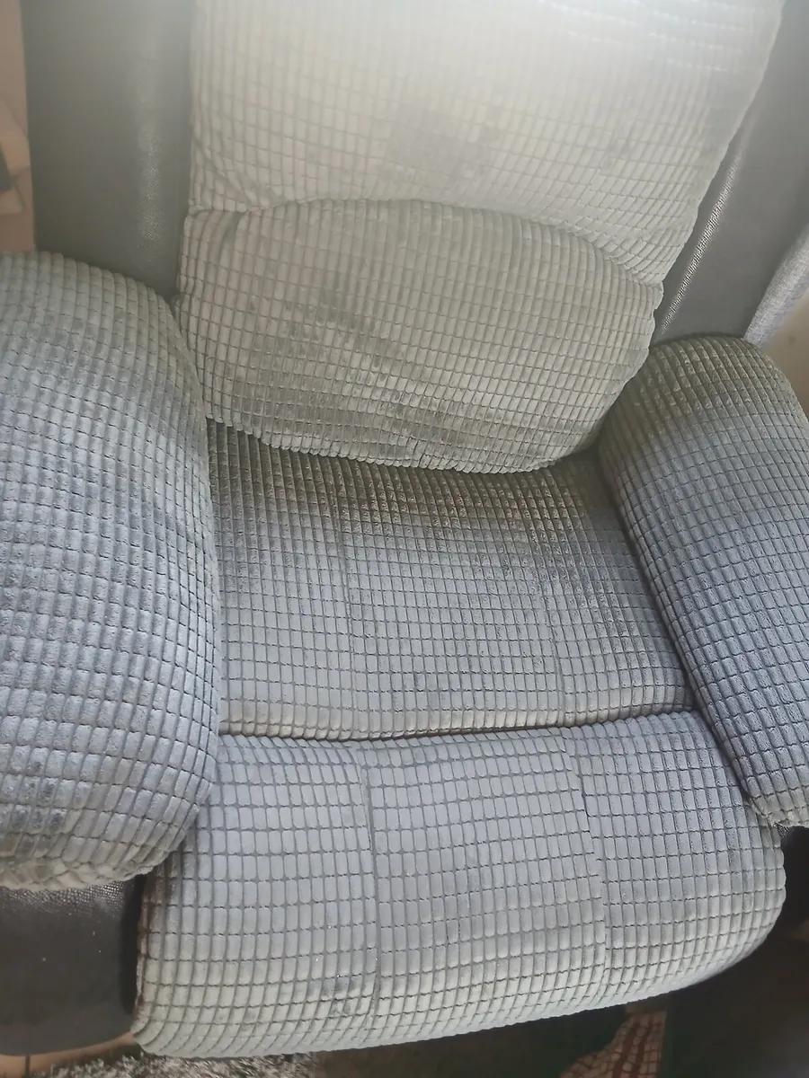Three seater an arm chair - Image 3