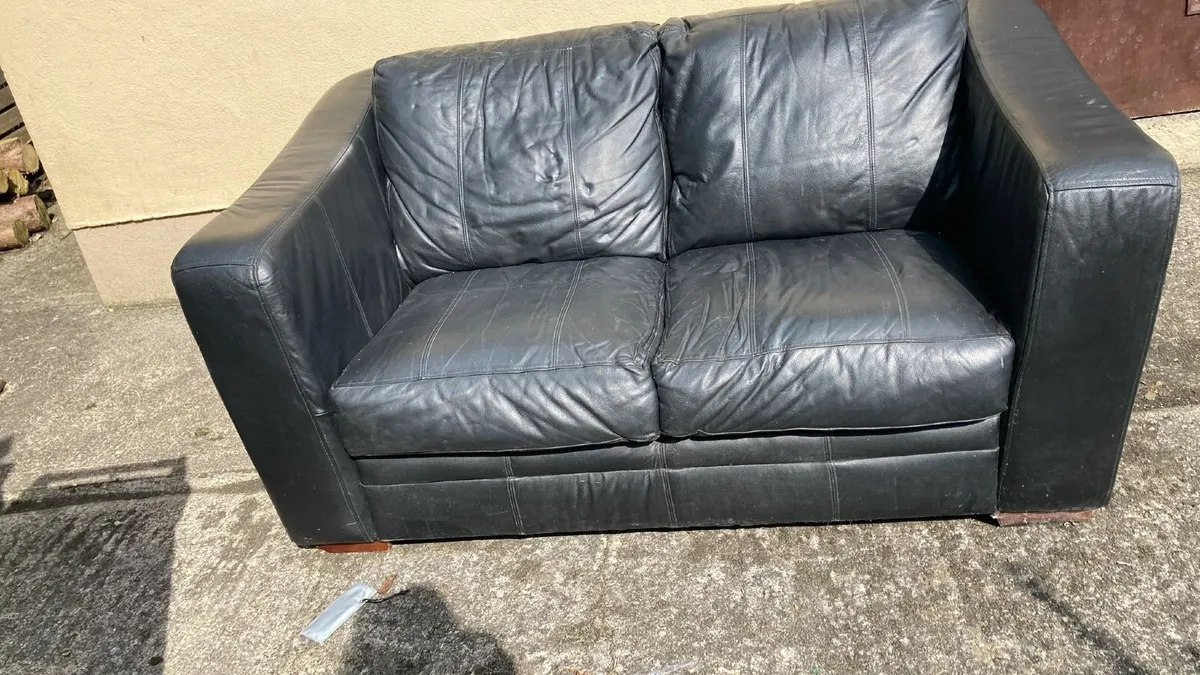 Free Sofa must colelct
