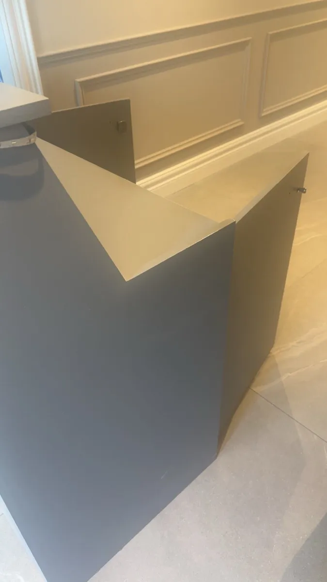 Reception Desk - Image 2