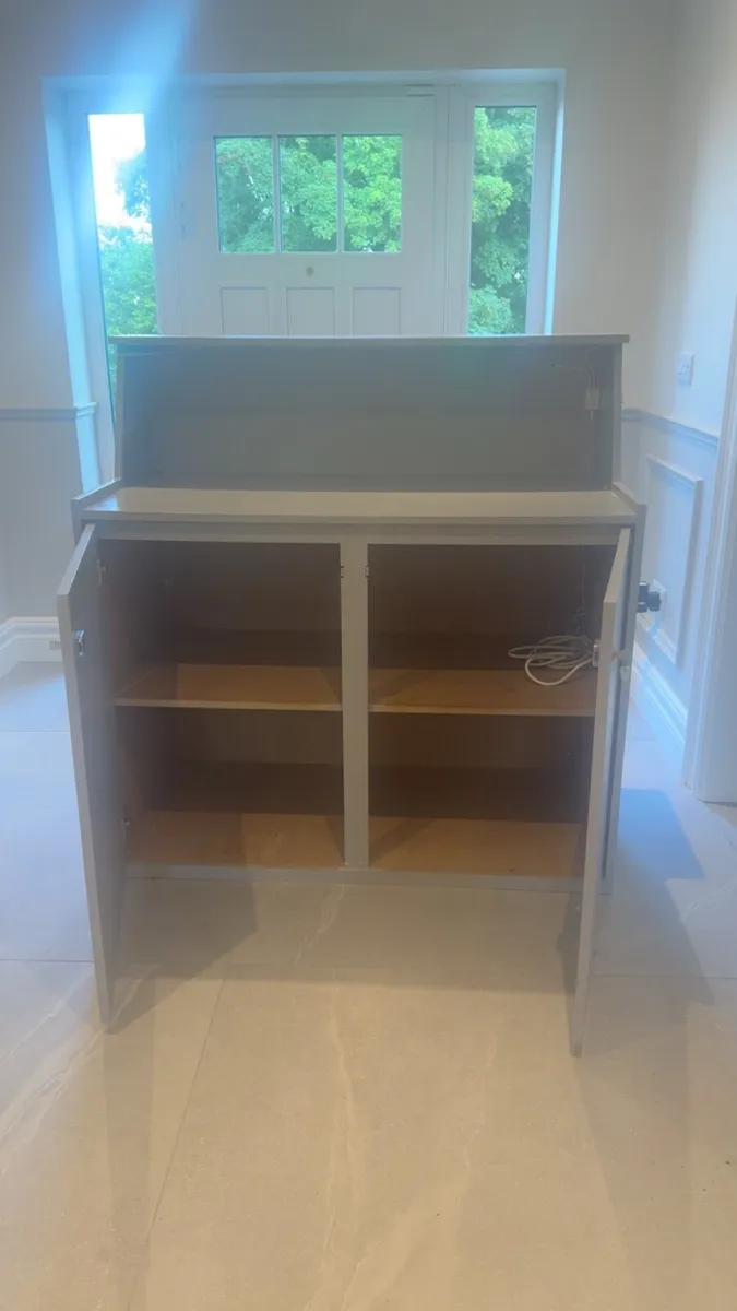 Reception Desk - Image 3
