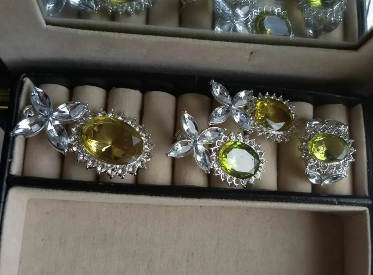 Chrysolite Set - Image 1