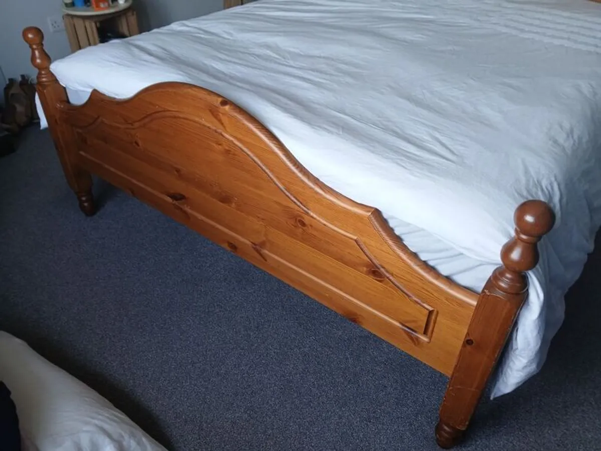 Solid wood king bed frame - Image 3