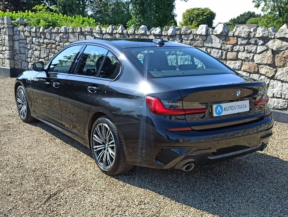 211 BMW 330e M-Sport Plugin Hybrid• Black Sapphire - Image 4
