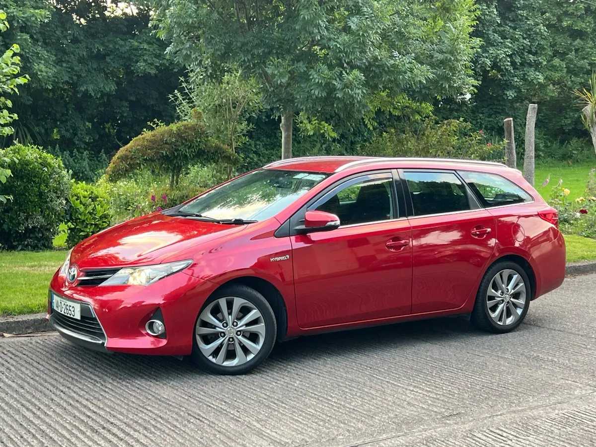 141 TOYOTA AURIS 1.8 HYBRID AUTOMATIC ONLY 82KM - Image 2