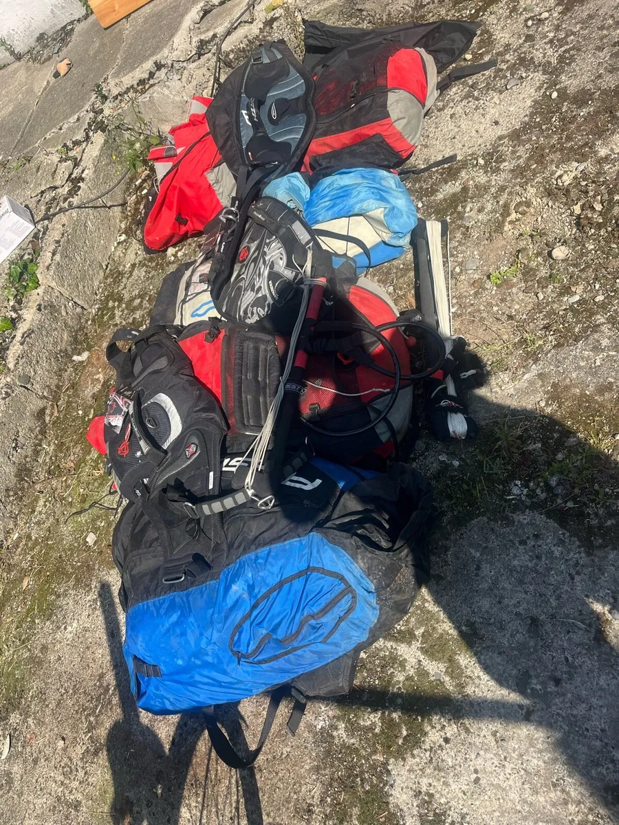 Kite surfing equipment - Image 1