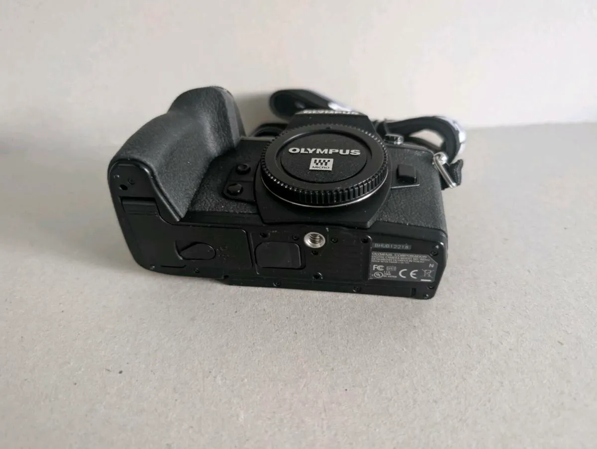 Olympus E-M1 Mark II - Mint Condition - Only 5000 - Image 2